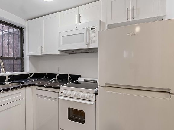 3rd image of 441 3rd Ave #Garden1