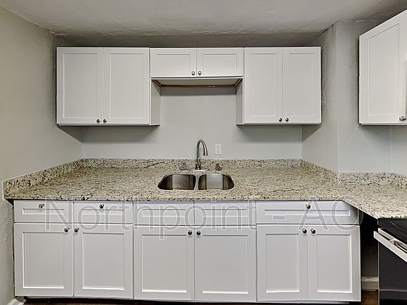 4th image of 2040 Union St S