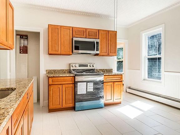 3rd image of 9 Denton St
