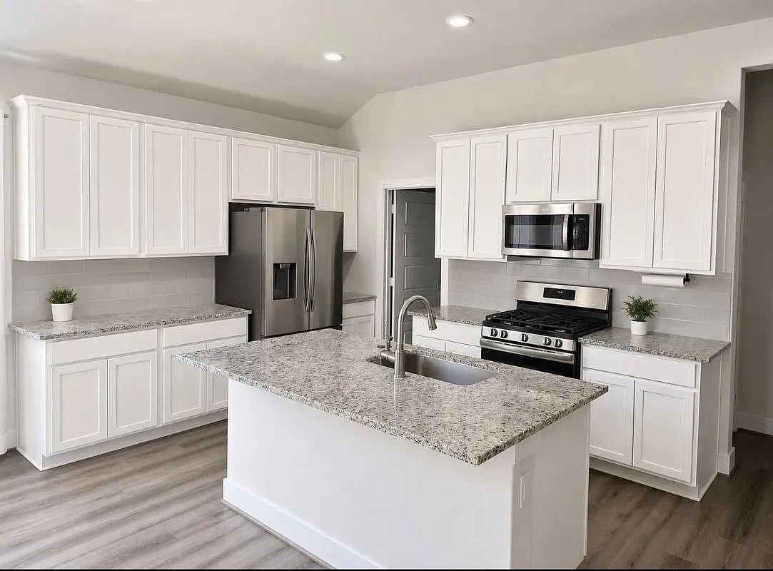 4 bed, 2.0 bath, 1917 sqft, $2,500 — Photo 1
