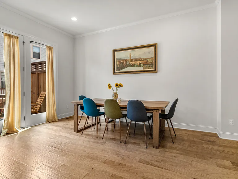 613 Harrington Hls — Photo 6