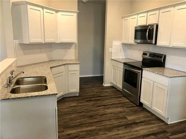 1236 S Nighthawk Ln — Photo 3