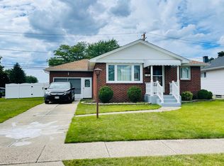 32 Bay Ln, Cheektowaga, NY 14225