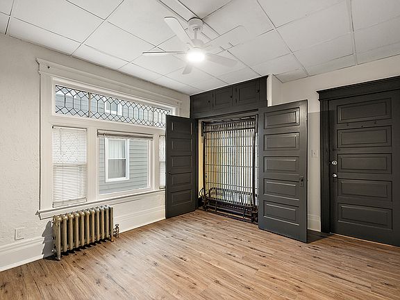 3rd image of 405 E 6th St #1