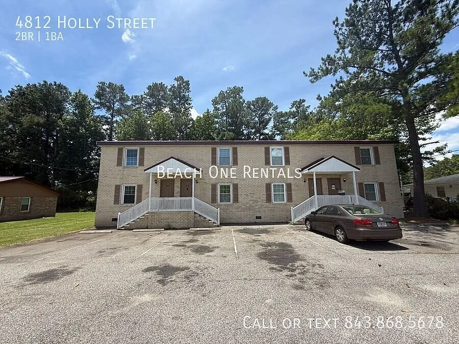 **Half Off First Month's Rent** Loris - 2 Bedroom / 1 Bathroom Townhouse — Photo 2