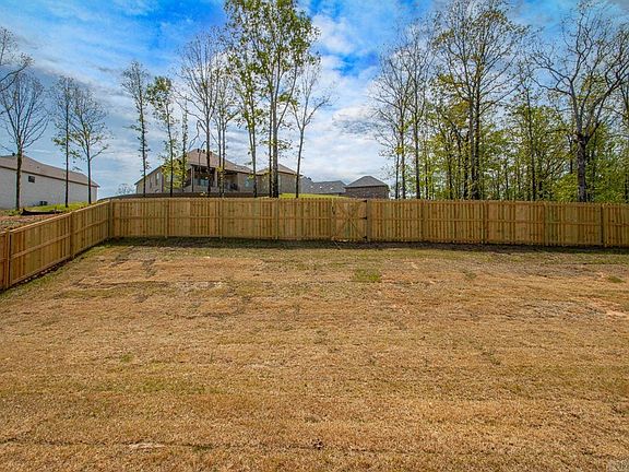 5th image of 557 Valley Oak Dr