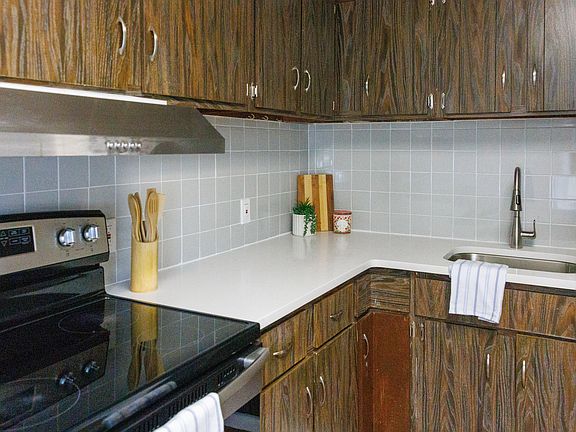 2nd image of 578 Broad St #1