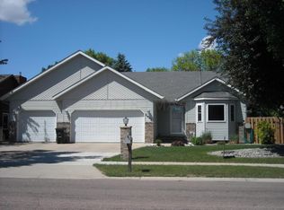 2401 35th Ave S, Fargo, ND 58104