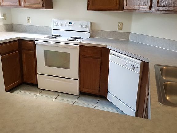 3rd image of 2126 Saint Martins Dr W