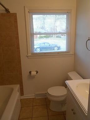 4th image of 1604 Longfellow St