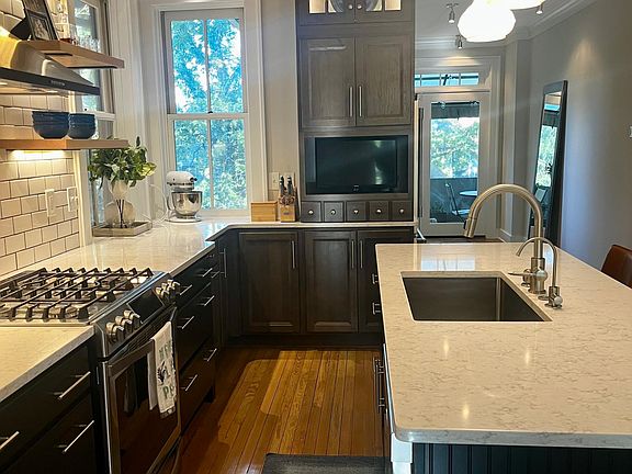 2nd image of 527 City Park Ave #527