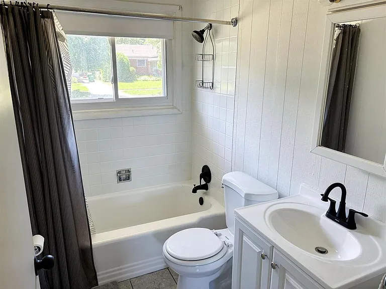 28700 Kathryn St — Photo 3