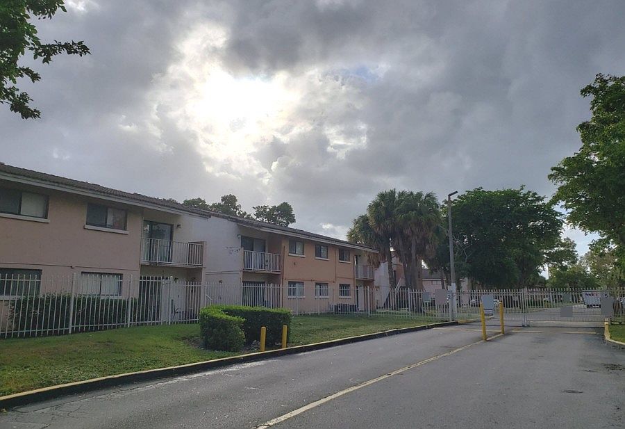 2nd image of 6901 NW 179th St APT 212