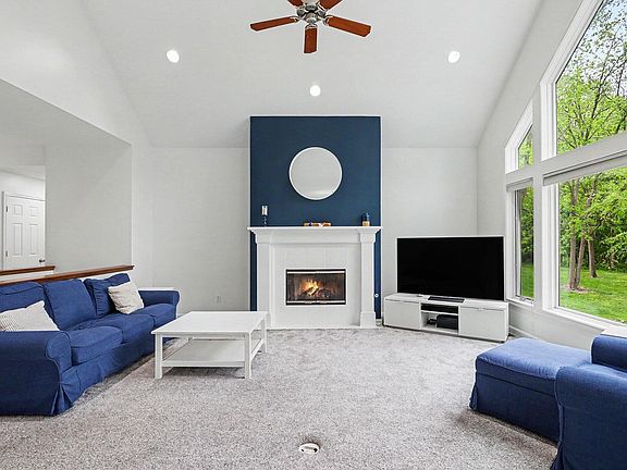 4th image of 73 Arrowhead Dr