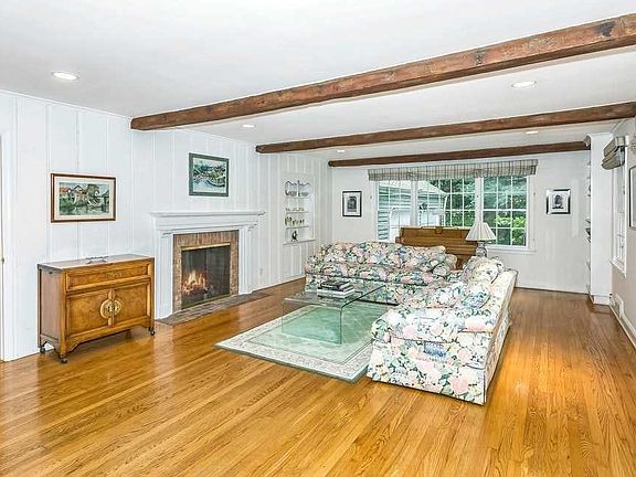 2nd image of 12 Birchdale Ln