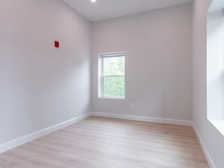 146 Main St #109 — Photo 17