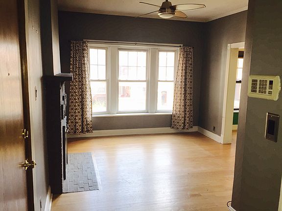 3rd image of 2116 W North Ave APT 2S