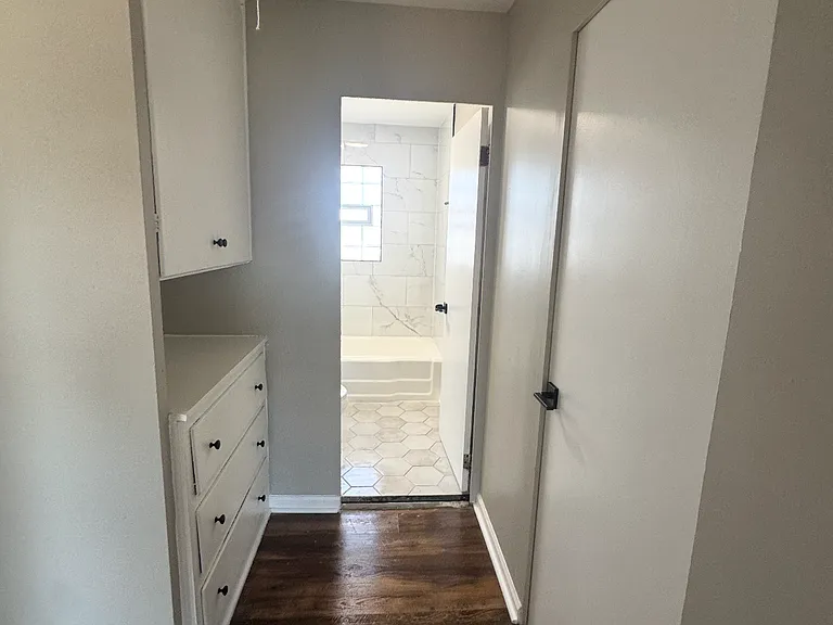 2719 E 165th St #5 — Photo 6