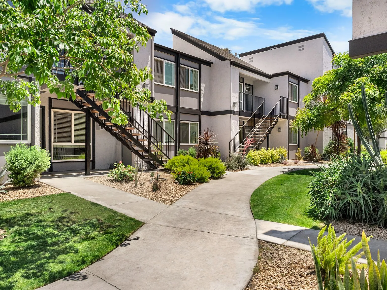 Highland Pinetree Apartments — Photo 2
