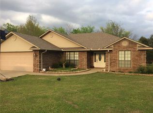 2200 Cardinal Ln, Poteau, OK 74953