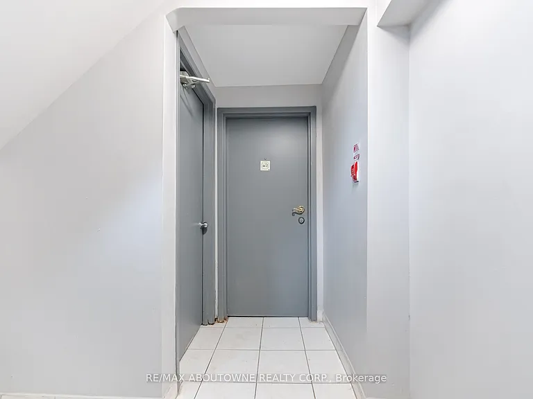 203 Nelson St #3 — Photo 2