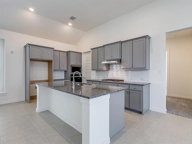 805 Fieldcrest St — Photo 8