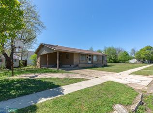 601 11th St, Mena, AR 71953