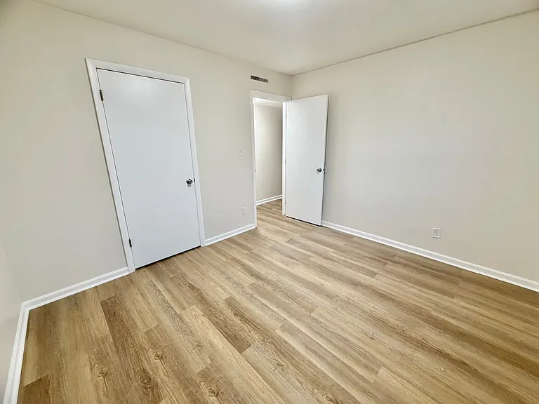 Sherwood Forest Apartments — Photo 35
