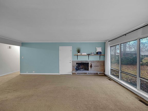 4th image of 356 Waverly St