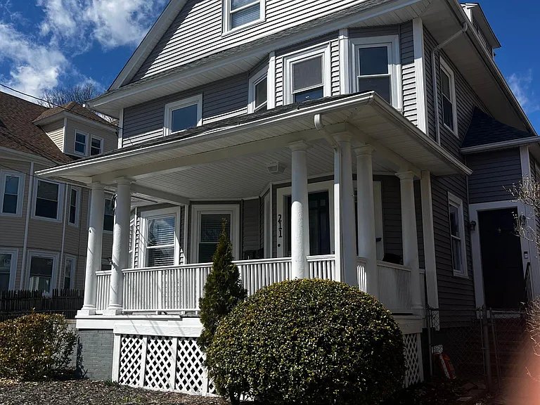 211 Washington Ave #2 — Photo 1