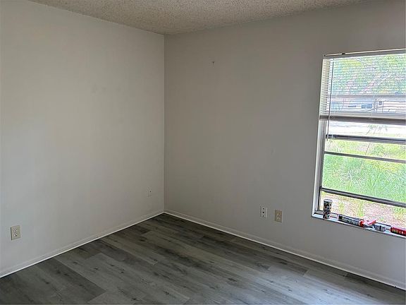 4th image of 176 Margie St