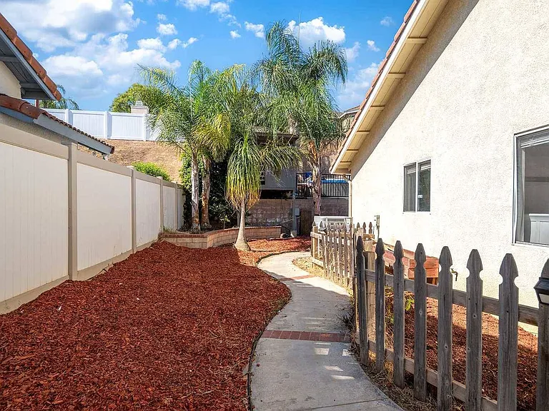 688 Black Oak Cir — Photo 32