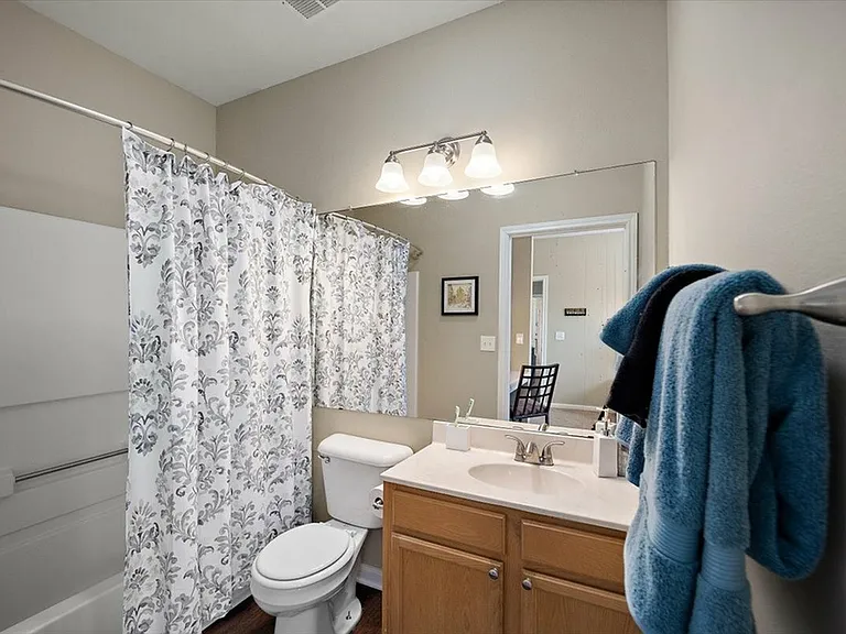 Bright Bathroom with Shower/Tub Combo and Vanity at Eagle Flatts Apartments, Hattiesburg, MS