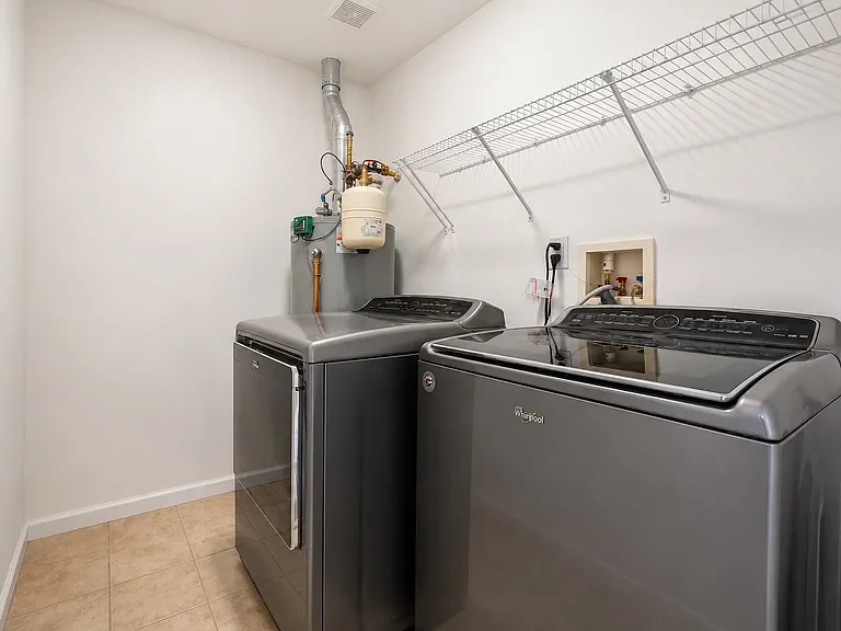 100 Pine St #5 — Photo 21