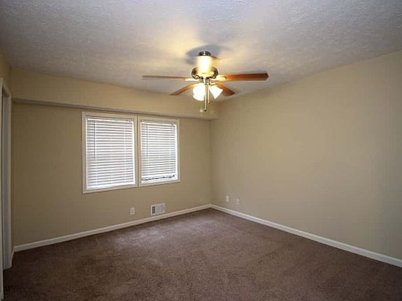 3rd image of 905 Oregano Ct SE