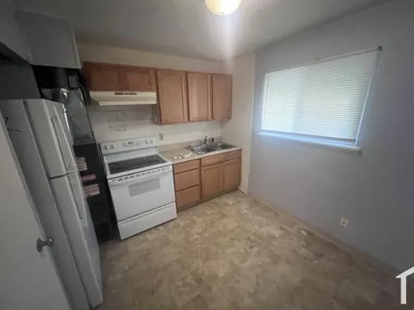 10245 Duke Dr, Saint Louis, MO 63136