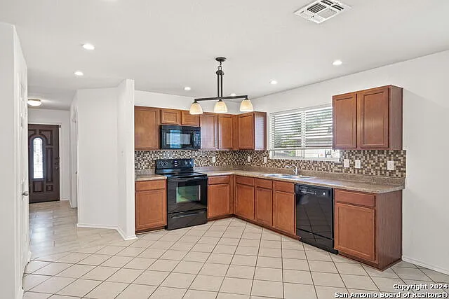 320 Lonestar Gait — Photo 6