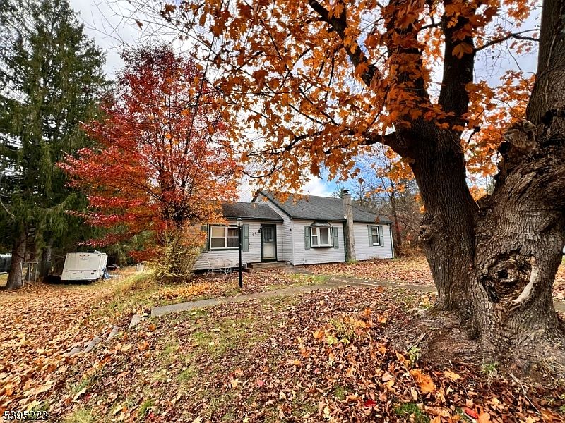 2nd image of 94 River Rd