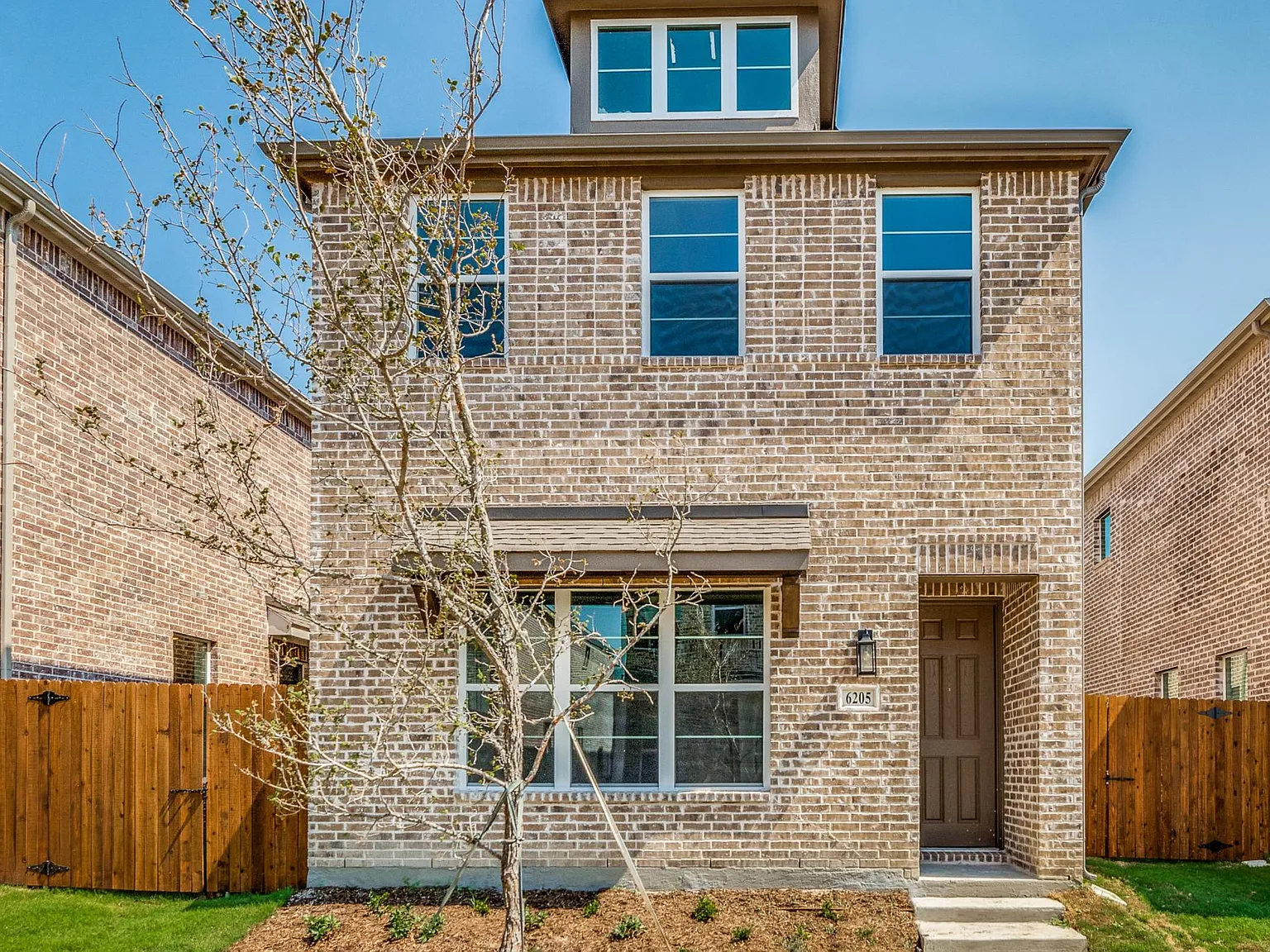 4 bed, 2662 sqft, $3,250 — Photo 2