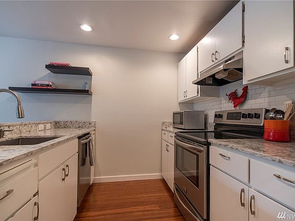 2nd image of 11632 NE 70th Pl APT A
