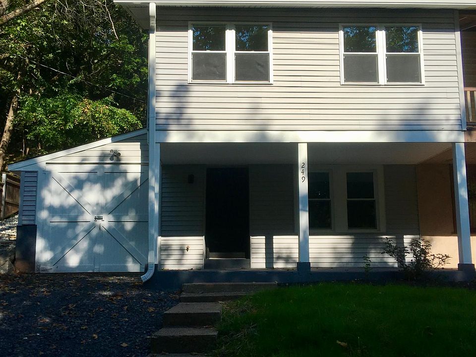 Front covered patio, driveway, garage