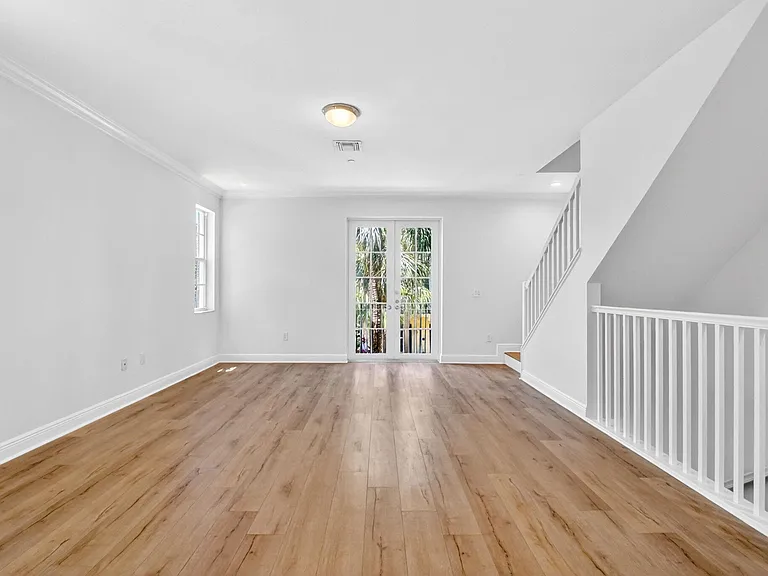 2502 N Dixie Hwy #32 — Photo 16
