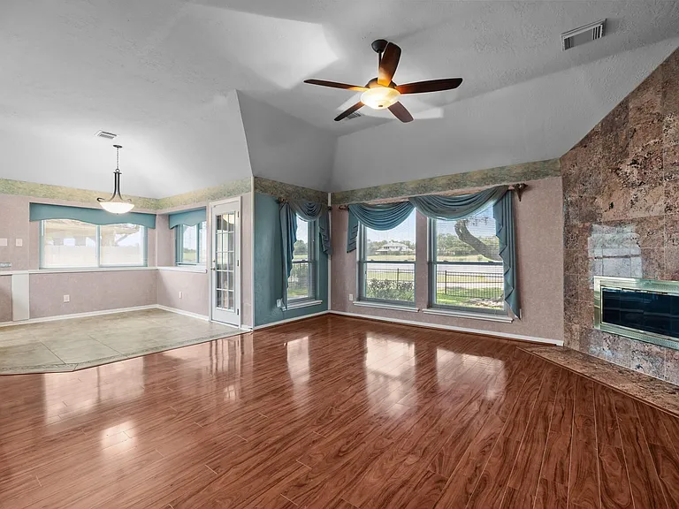 2723 Shelby Dr — Photo 5
