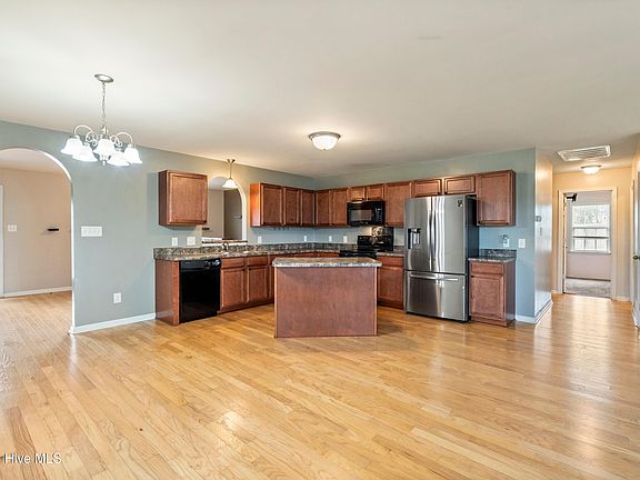 4th image of 123 Silver Queen Lane