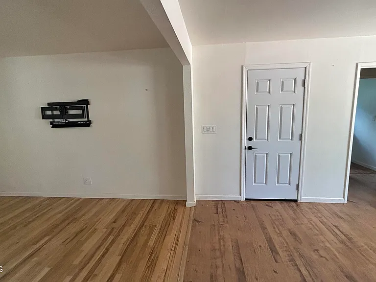 610 Flora St — Photo 8