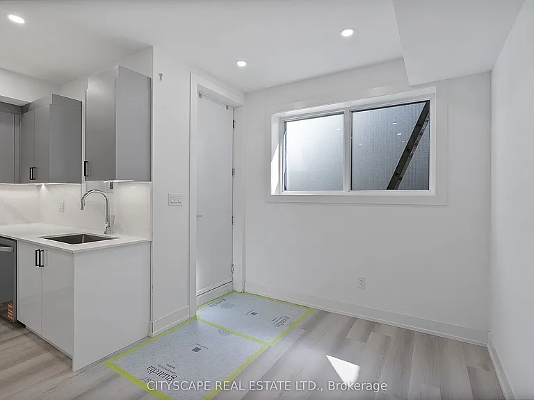 587 Oakwood Ave #1 — Photo 4