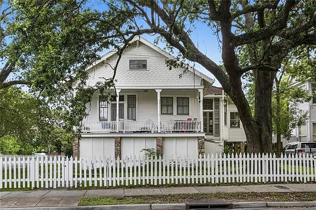 5245 1/2 Prytania St — Photo 2