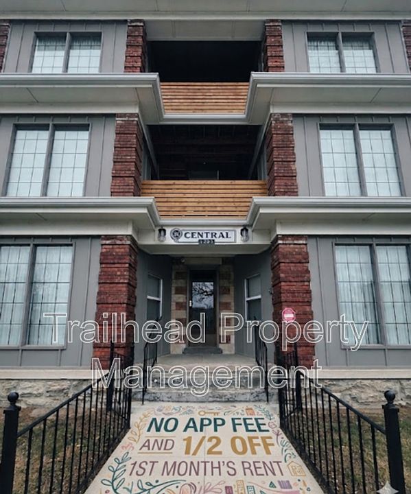 1st image of 3227 Central St #3