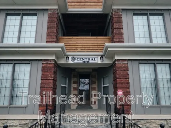 3227 Central St #3, Kansas City, MO 64111