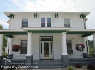 104 High St SE, Elkader, IA 52043